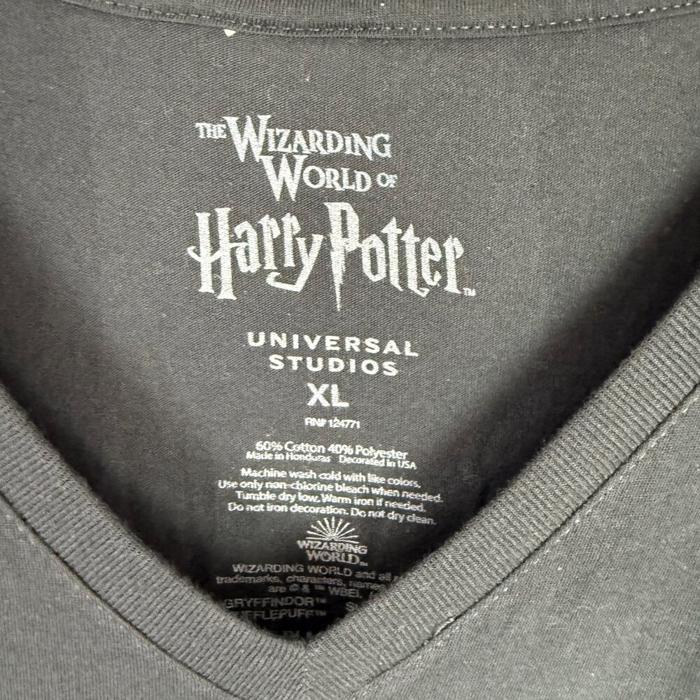 NWT Universal Studios The Wizarding World of Harry Potter Hogwarts T-Shirt XL - Picture 3 of 7